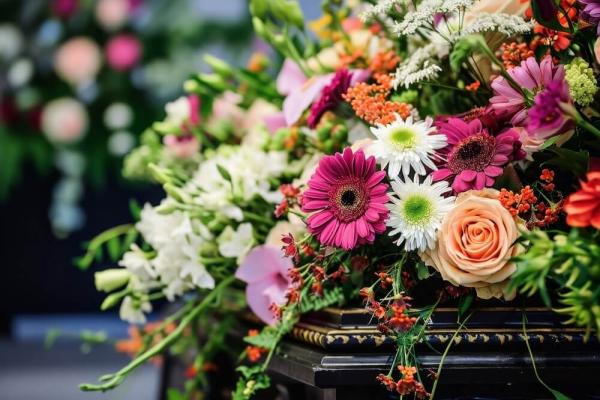 Información de envío de flores para funeral